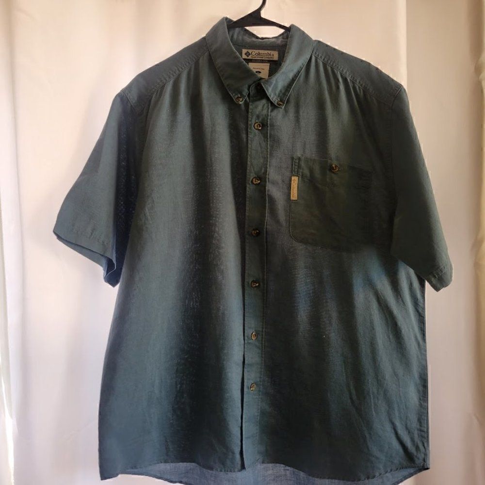 Columbia Mens short sleeved Light blue button down Large